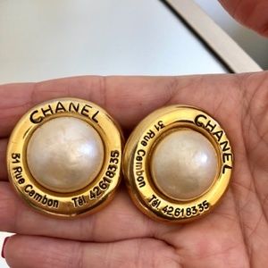 CHANEL Vintage Faux Pearl Clip-on earrings